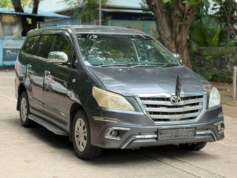 Toyota Innova 2.5 GX 7 STR