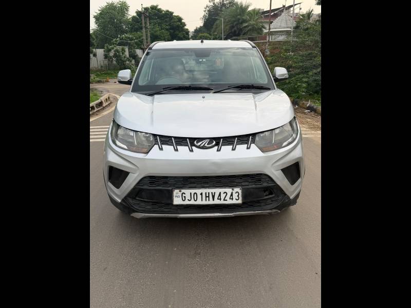 Mahindra KUV100 K6 Plus G 6 STR