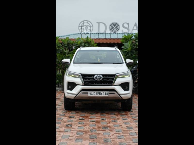 Toyota Fortuner 4x2 AT