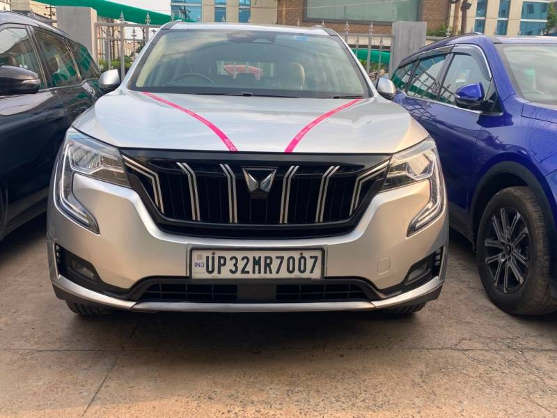 Mahindra XUV700 AX 7 Petrol AT 7 STR
