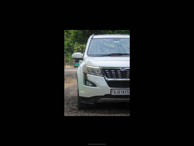 Mahindra XUV500 W7