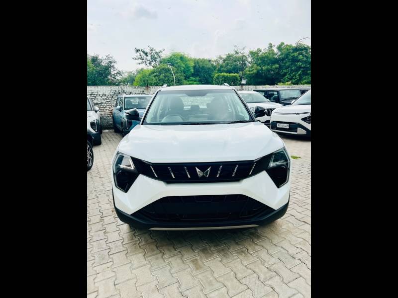 Mahindra XUV 3XO AX5 1.5 Diesel