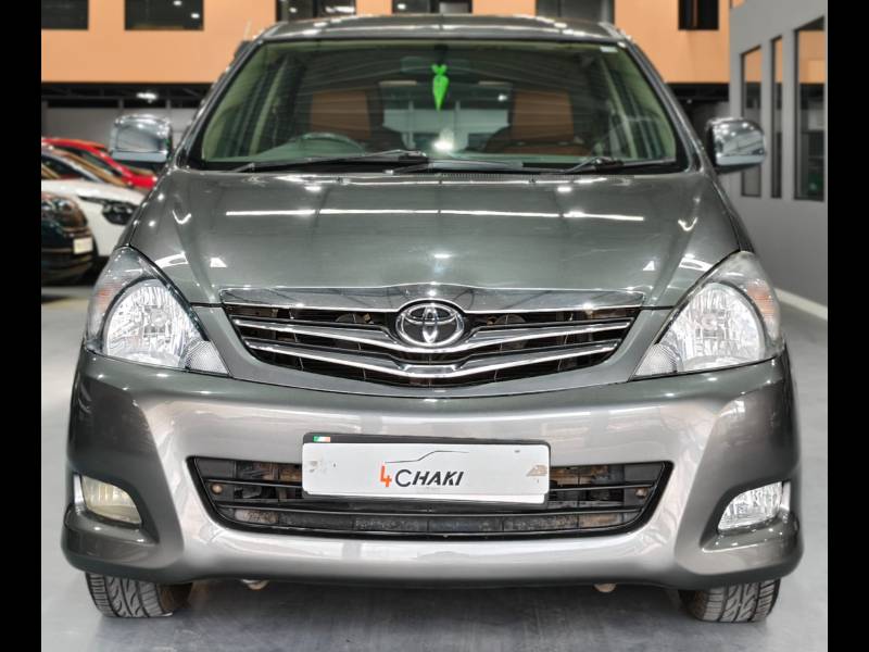 Toyota Innova 2.5 V 8 STR