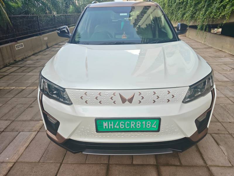 Mahindra XUV400 EL PRO 39.4 kWh Dual Tone