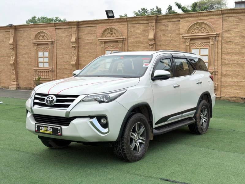 Toyota Fortuner 2.8 4x2 MT