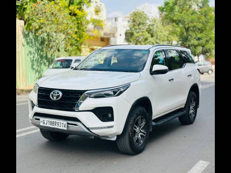 Toyota Fortuner 4X2 AT 2.8 Diesel