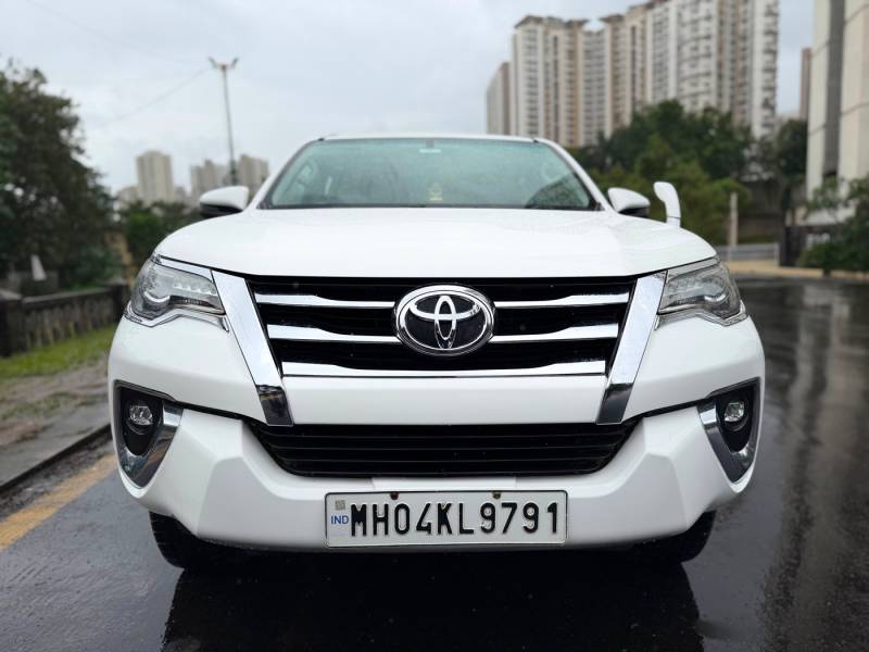 Toyota Fortuner 2.8 4x2 MT