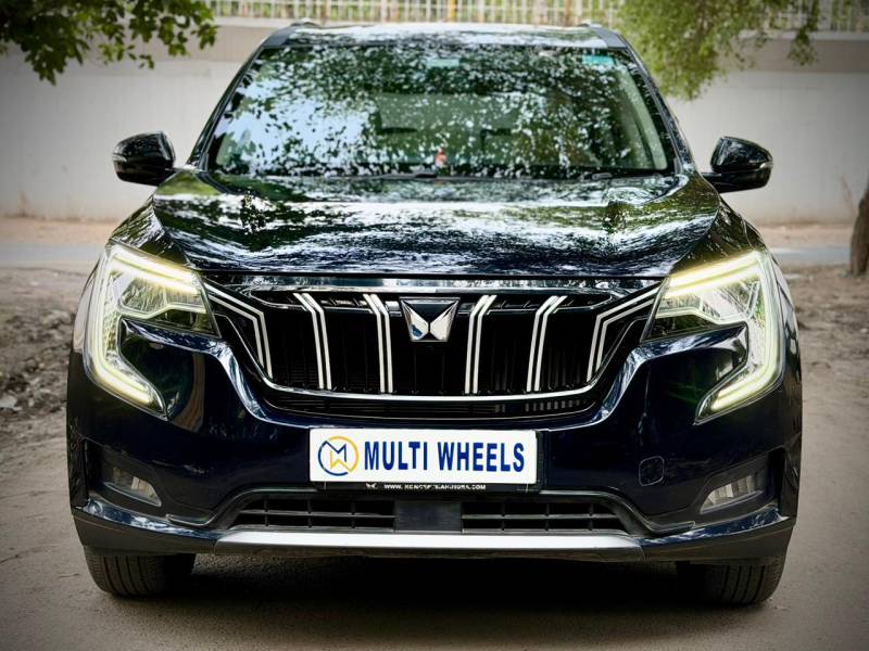 Mahindra XUV700 AX5 Petrol MT 7 STR