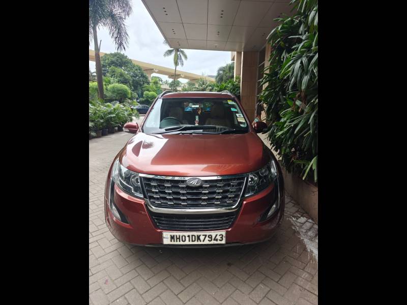 Mahindra XUV500 W11