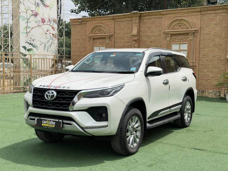Toyota Fortuner 2.8 4x4 MT