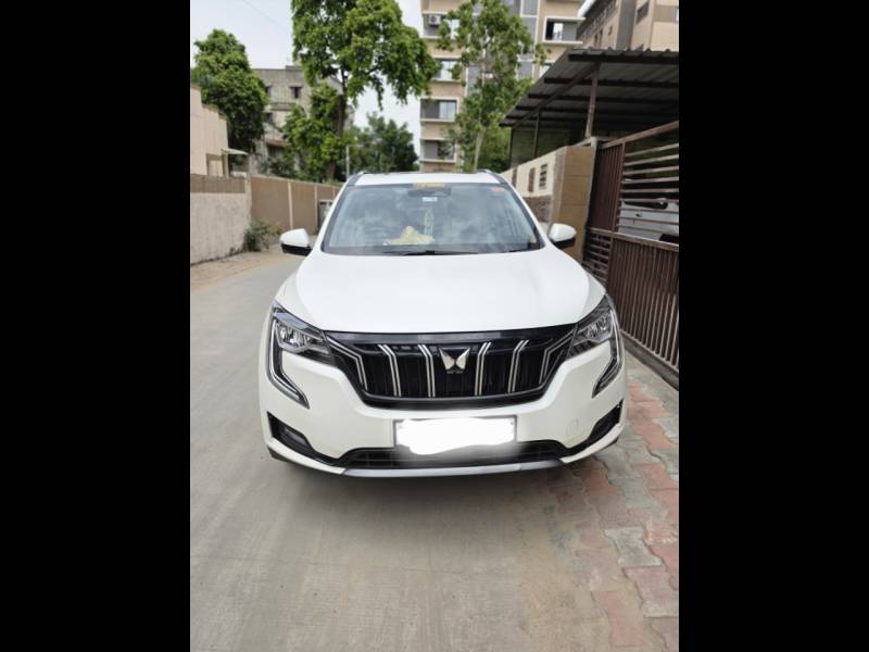 Mahindra XUV700 AX 7 Luxury Pack Diesel MT 7 STR