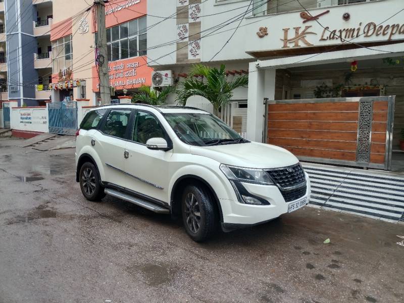 Mahindra XUV500 W11
