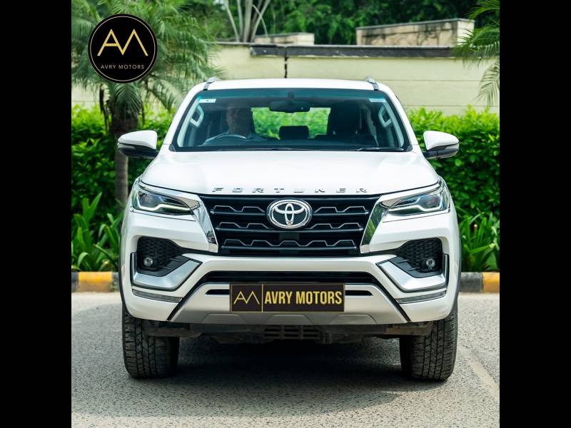 Toyota Fortuner 4X2 AT 2.8 Diesel
