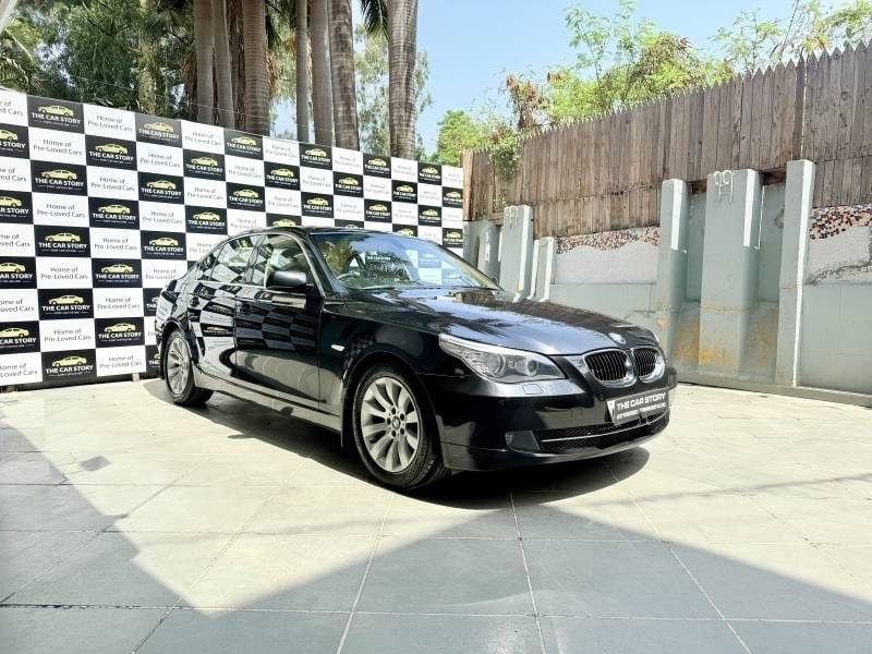 BMW 5 Series 520i Sedan 2.5