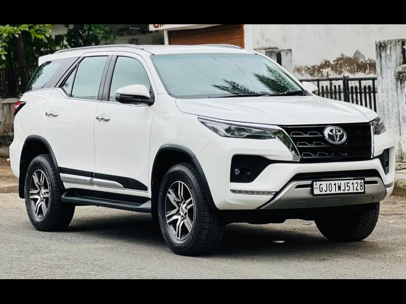 Toyota Fortuner 4X2 AT 2.8 Diesel