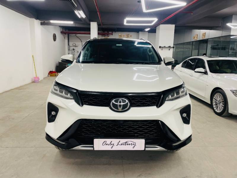 Toyota Fortuner Legender 4X2 AT 2.8 Legender