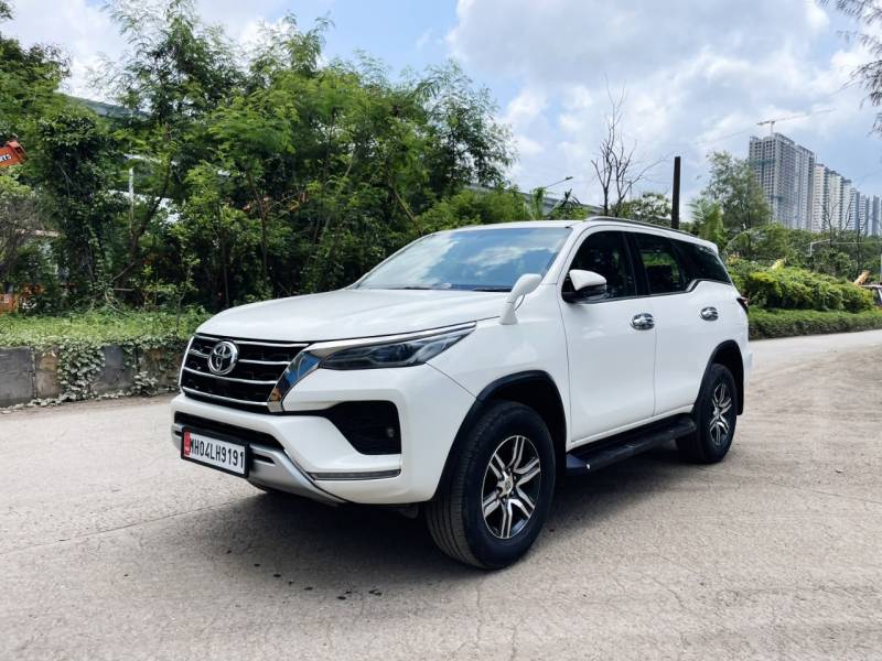 Toyota Fortuner 4x2 AT