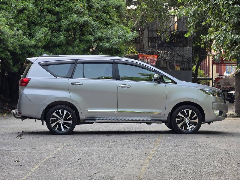 Toyota Innova Crysta ZX 2.4 7 STR