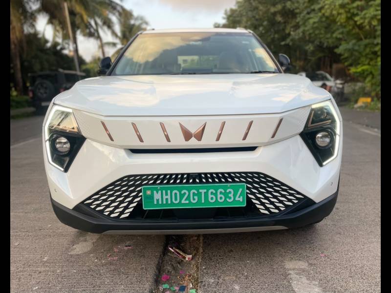 Mahindra XUV 3XO EV AX7 L 39.4 kWh with Charger