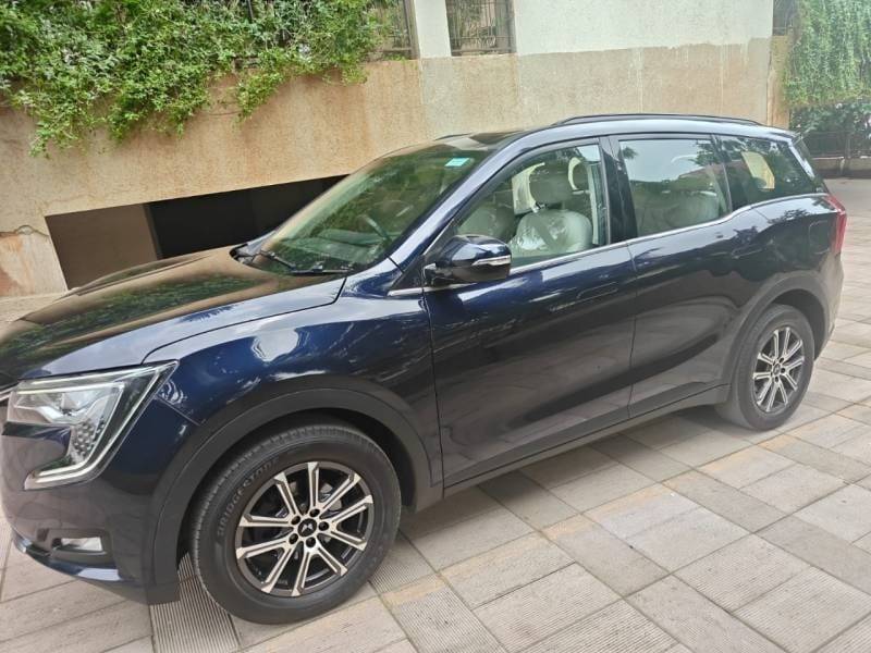 Mahindra XUV700 AX 7 Petrol AT 7 STR