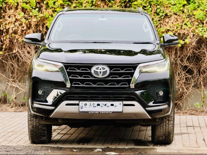 Toyota Fortuner 4x2 AT