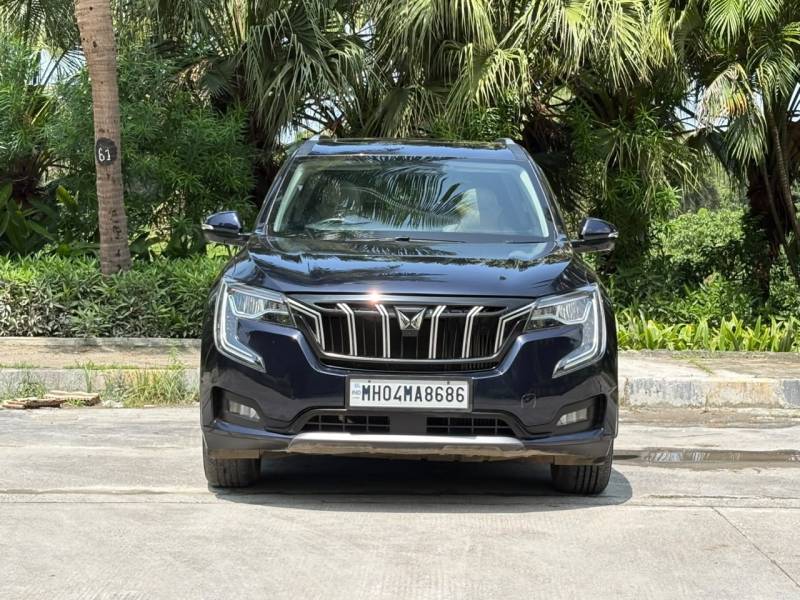 Mahindra XUV700 AX7 Luxury Pack Petrol AT 7 STR