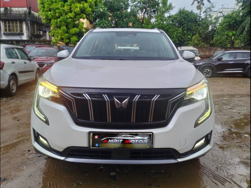 Mahindra XUV700 AX7 Luxury Pack Petrol AT 7 STR
