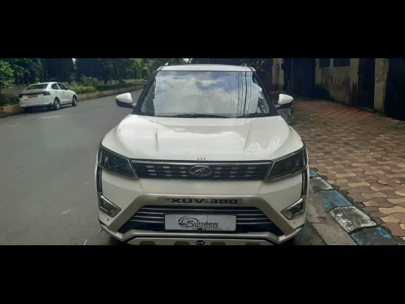 Mahindra XUV 300 1.2 W8 (O) AMT