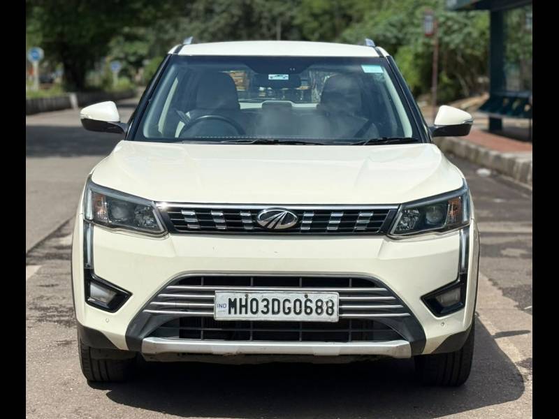 Mahindra XUV 300 1.5 W8 (O)