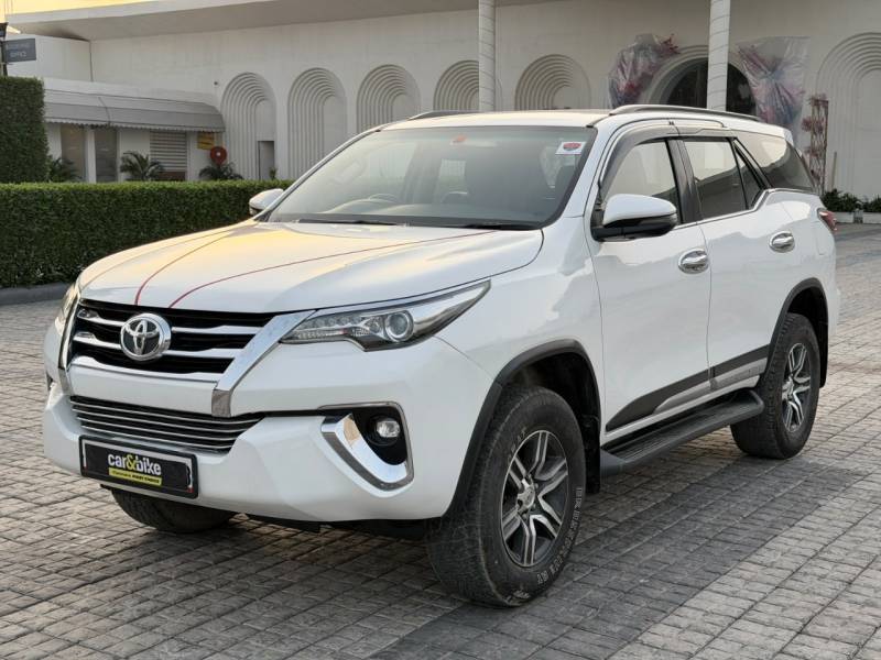 Toyota Fortuner 2.8 4x2 MT