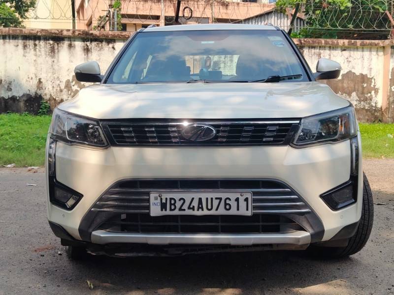 Mahindra XUV 300 1.5 W8 (O)