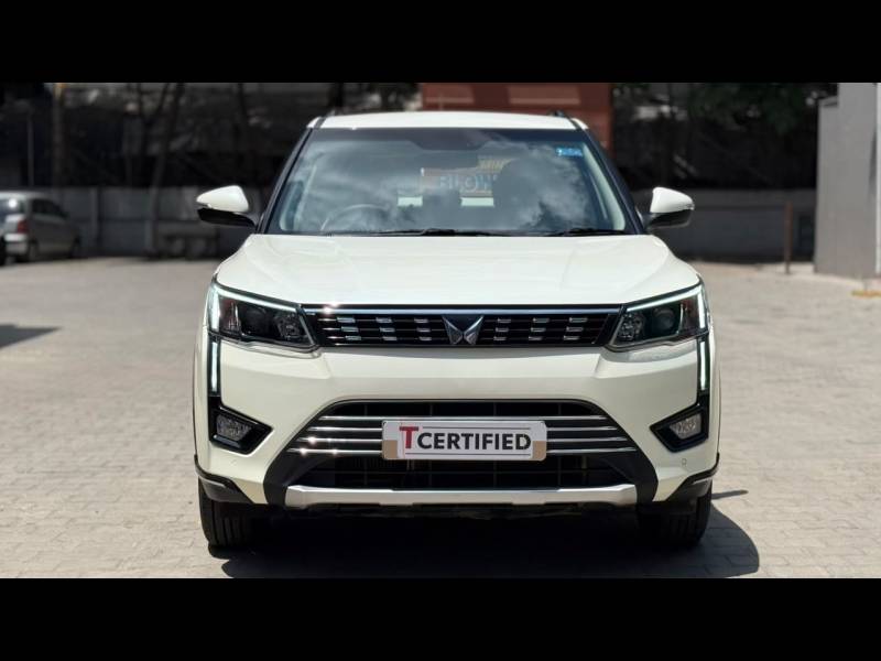 Mahindra XUV 300 1.2 W8 (O) AMT