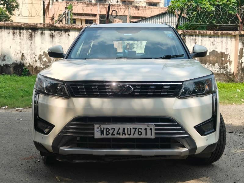 Mahindra XUV 300 1.5 W8 (O)