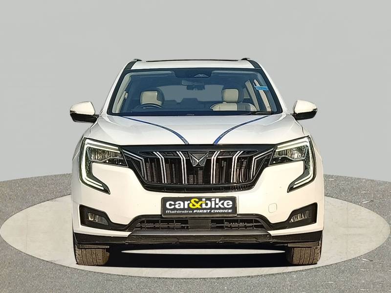 Mahindra XUV700 AX7 Luxury Pack Petrol AT 7 STR