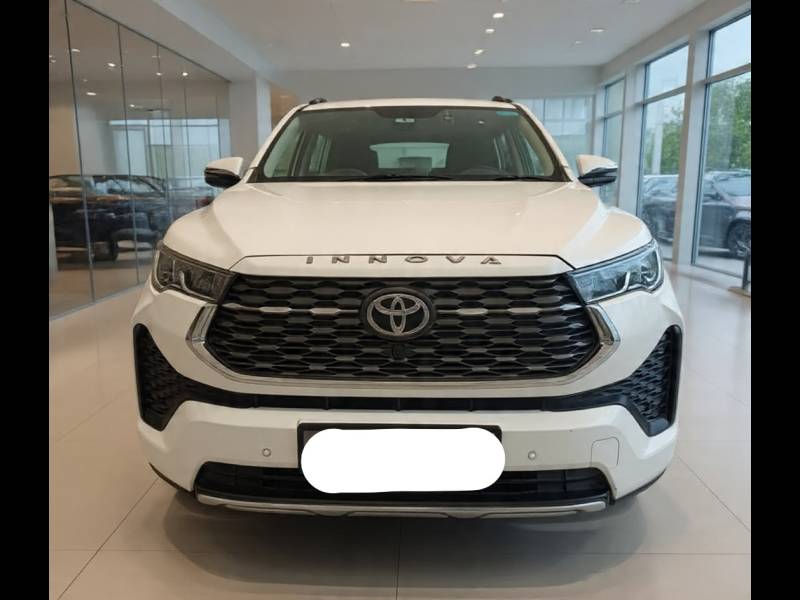 Toyota Innova Hycross VX Hybrid 8 STR