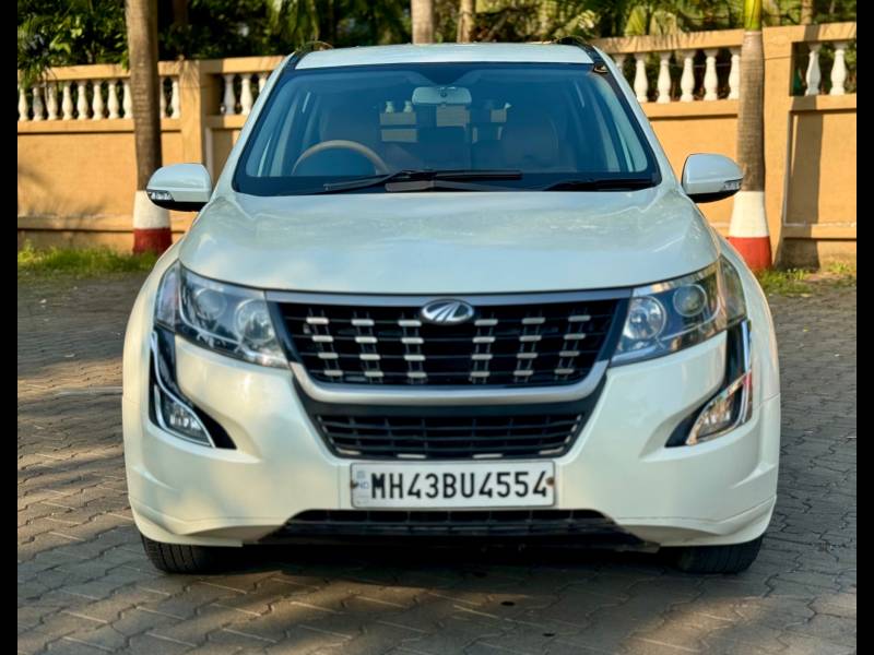 Mahindra XUV500 W5