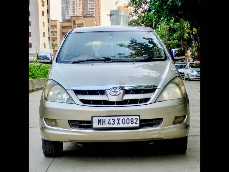 Toyota Innova 2.5 V 8 STR