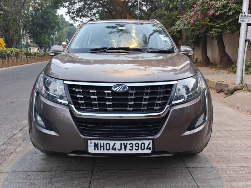 Mahindra XUV500 W9