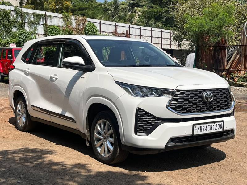 Toyota Innova Hycross VX (O) Hybrid (Electric + Petrol) Automatic (e-CVT) 8 STR Platinum White Pearl
