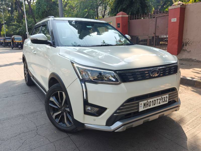Mahindra XUV 300 1.2 W8 (O) AMT