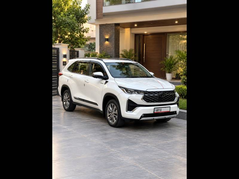 Toyota Innova Hycross ZX (O) Hybrid 7 STR