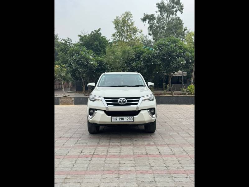 Toyota Fortuner 2.8 4x4 MT