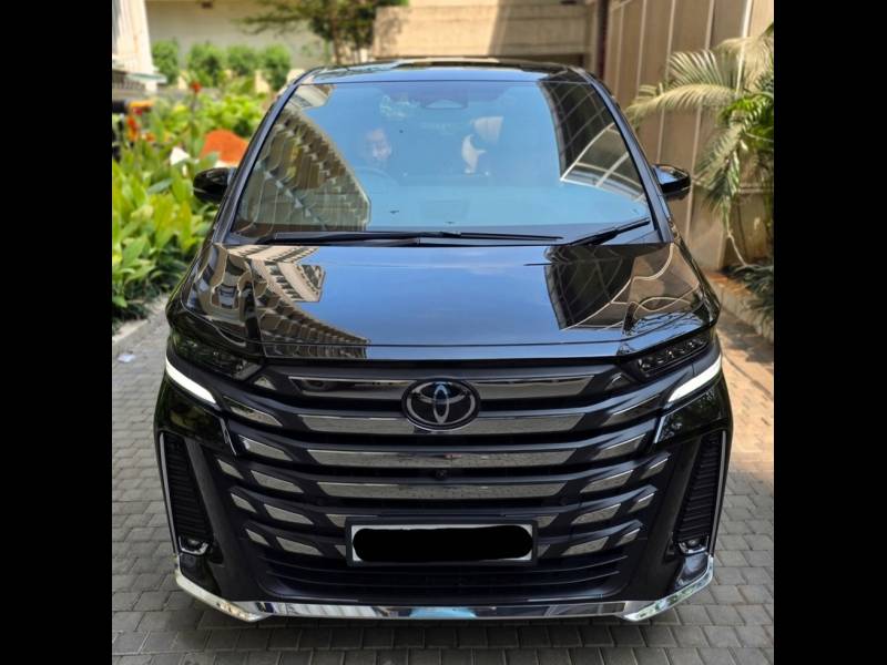 Toyota Vellfire VIP - Executive Lounge