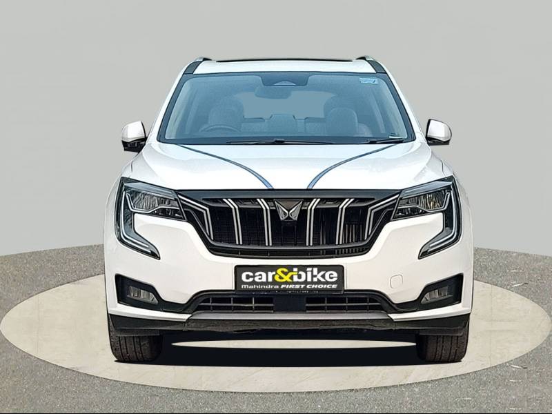 Mahindra XUV700 AX7 Luxury Pack Petrol AT 7 STR
