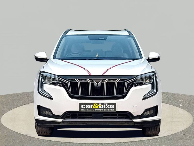 Mahindra XUV700 AX7 Luxury Pack Petrol AT 7 STR