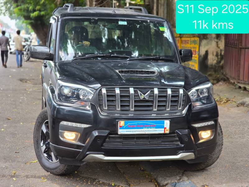 Mahindra Scorpio S11 MT 7S