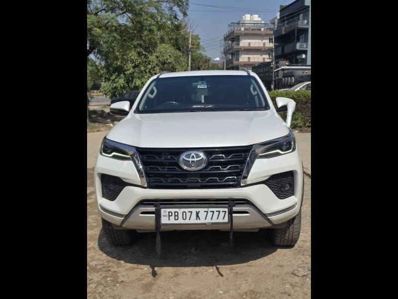 Toyota Fortuner 4X2 AT 2.8 Diesel