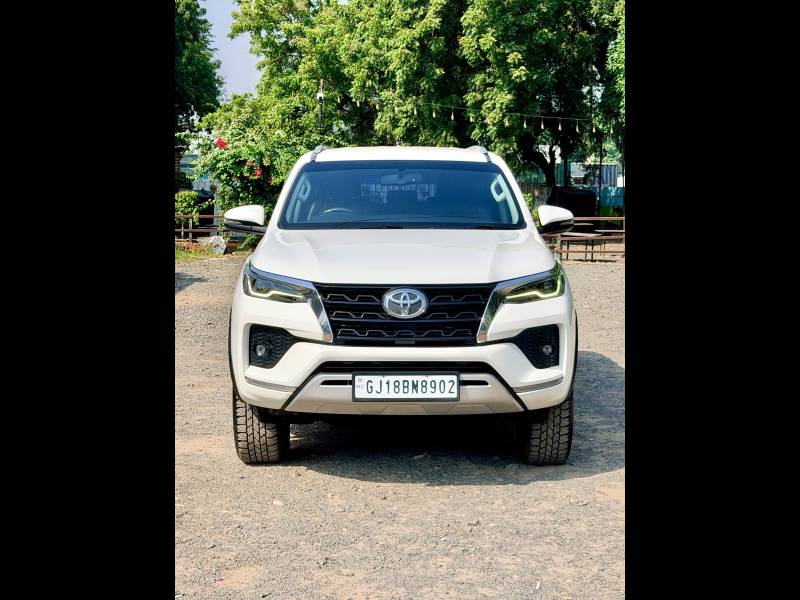 Toyota Fortuner 2.8 4x2 MT