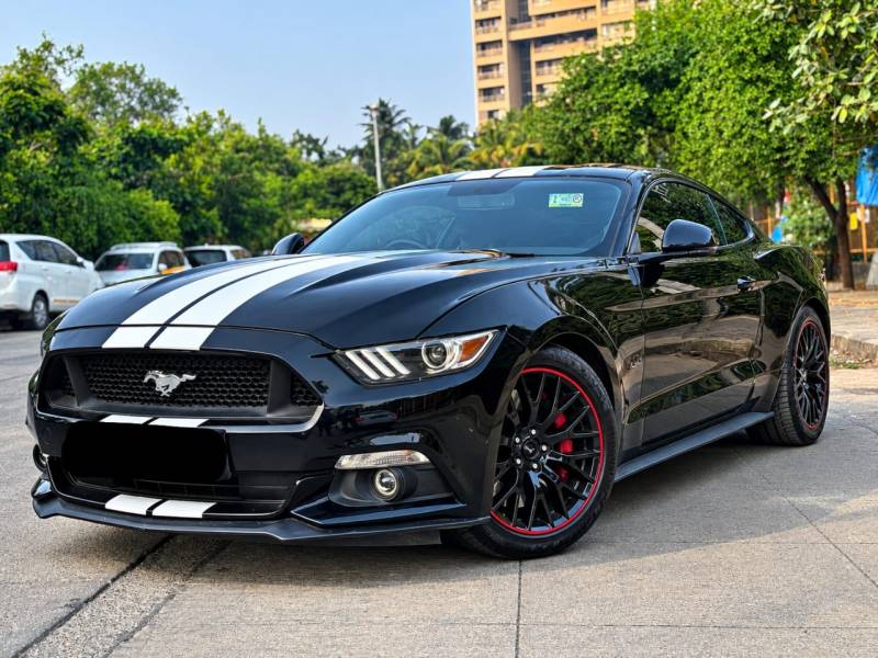 Ford Mustang GT Fastback 5.0L v8