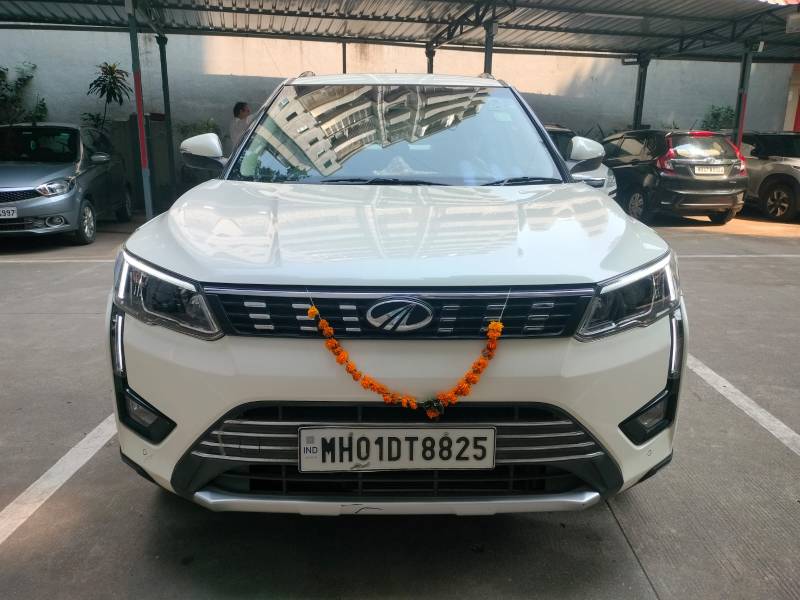 Mahindra XUV 300 1.2 W8 (O) AMT